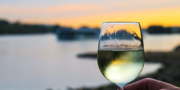 The Top 5 White Wines Perfect for Autumn
